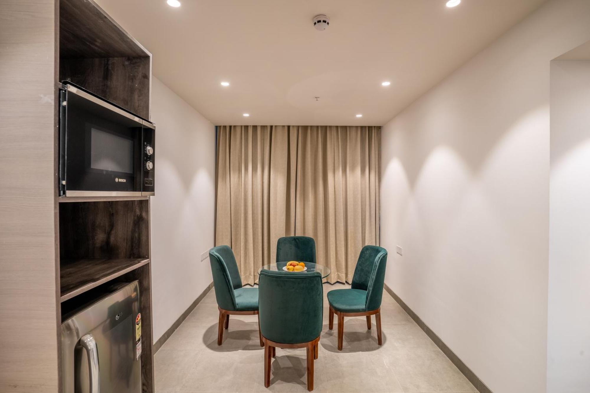 Juesta Residences - Aipl Joy Street, 구르가온 외부 사진