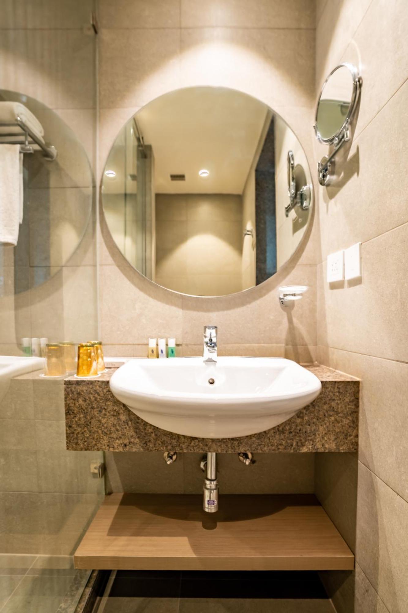 Juesta Residences - Aipl Joy Street, 구르가온 외부 사진