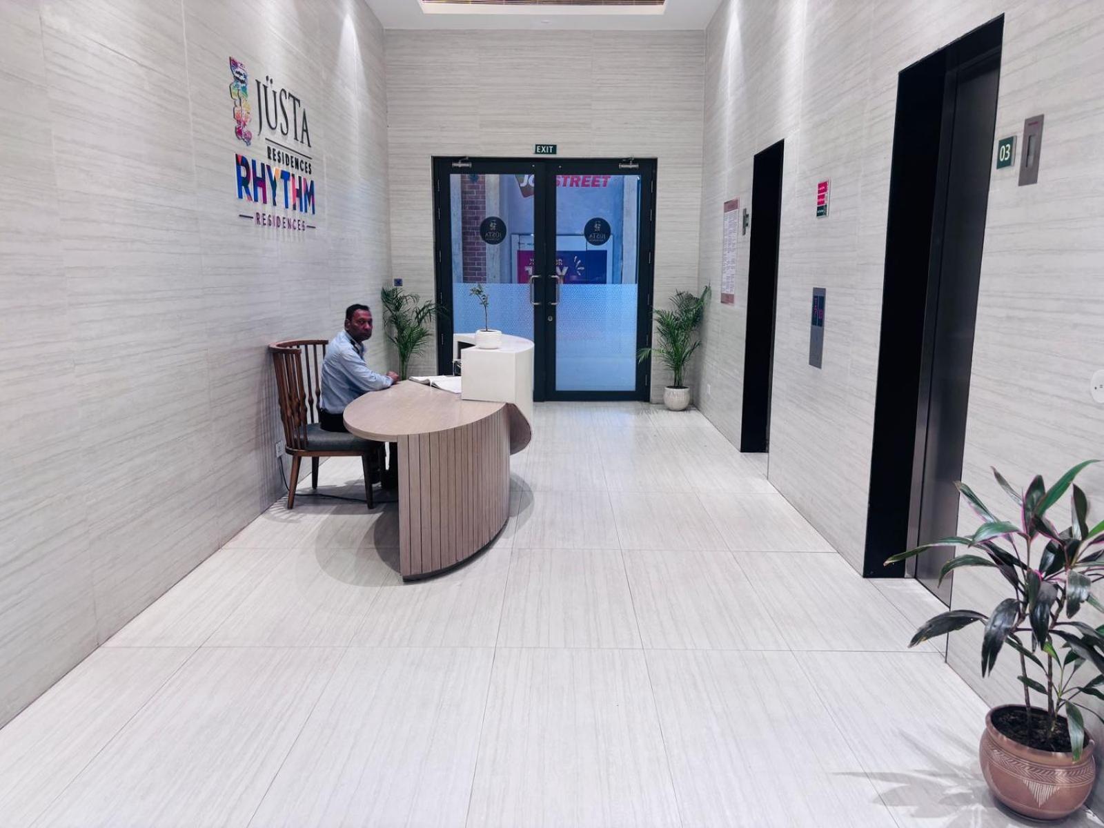 Juesta Residences - Aipl Joy Street, 구르가온 외부 사진